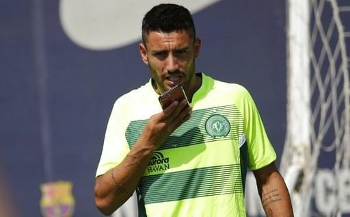 他依然坚持 他依然坚持